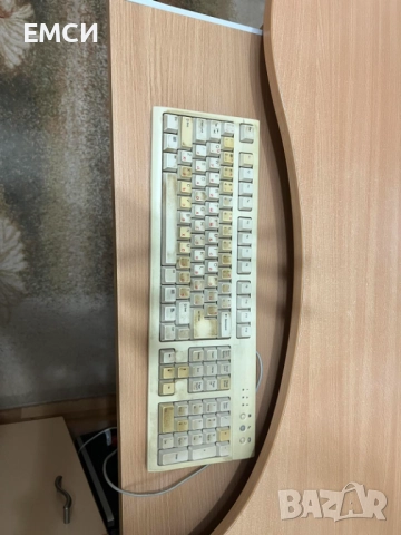 Продавам Настолен компютър-HP, снимка 3 - За дома - 52967298