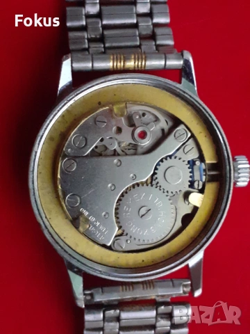 Часовник работи тръгва спира, снимка 3 - Антикварни и старинни предмети - 53378161