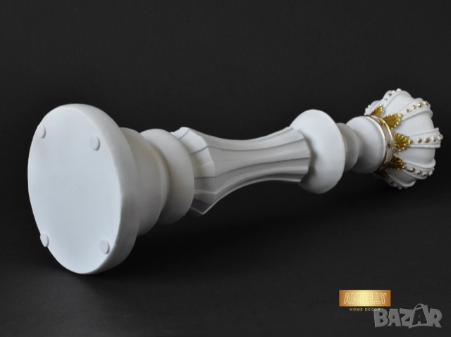 Шахматна Фигура Цар / Бяла Статуетка Изработена от Смола / Цвят Бял Мат и Златни Акценти 39 x 12 см., снимка 4 - Статуетки - 52395512