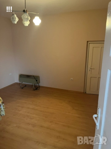 Масивна къща 250 кв.м. с двор, снимка 13 - Къщи - 51899147