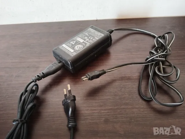 Зарядно за видеокамера SONY AC-L15A, снимка 1