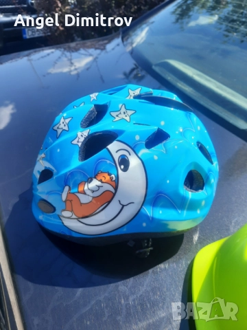 Продавам 2бр. каски за велосипед зелена и синя, снимка 2 - Аксесоари за велосипеди - 51780282