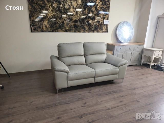 Светло бежов кожен диван двойка с електрически релаксиращ механизъм, снимка 10 - Дивани и мека мебел - 53694248
