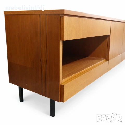 ТВ шкаф от дъбово дърво с изчистен дизайн и черни метални крака, снимка 3 - Бюфети - 53692430