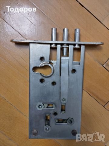 Секретна брава за четиристранно заключване + два патрона в комплект с ключове LOCKSYS, снимка 3 - Входни врати - 45520746