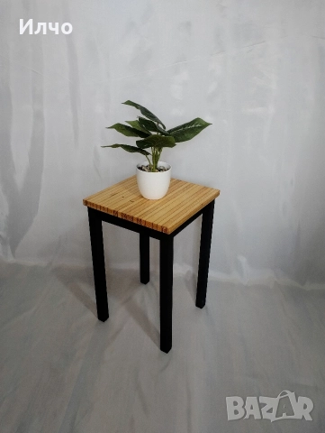 Дървена помощна маса