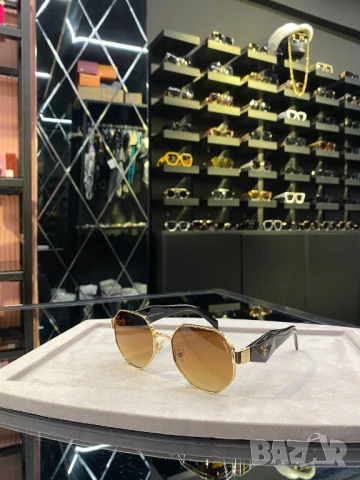 очила с черен обикновен калъф и ув защита prada, снимка 2 - Слънчеви и диоптрични очила - 51427830