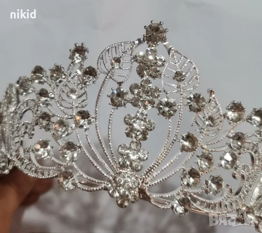 Висока сребриста корона тиара диадема с камъчета и листа дамска детска