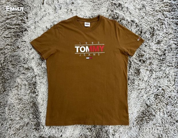 Мъжка тениска Tommy Hilfiger Essential Graphic Logo T-Shirt, Размер L, снимка 1 - Тениски - 46351104