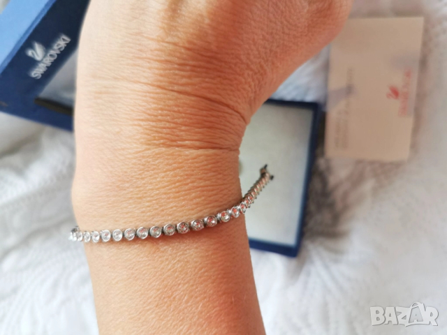 Нова Swarovski гривна оригинална е