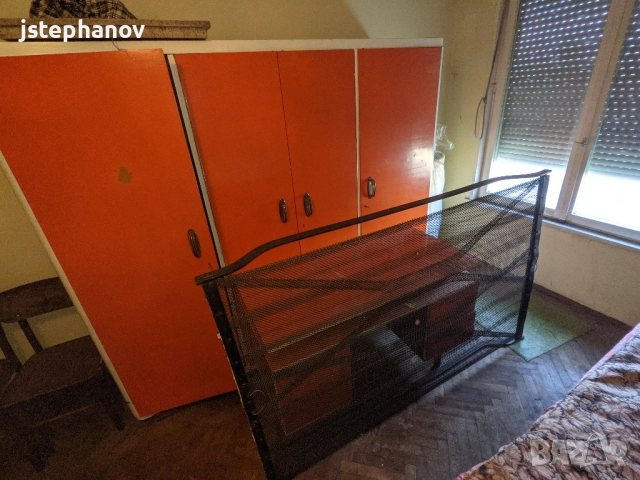 ПОДАРЯВАТ СЕ! Подарявам стари мебели - легла, шкафове, бюро, ракла, снимка 13 - Гардероби - 52641959