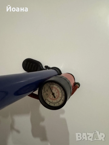 Ръчна помпа за колело с манометър, снимка 2 - Аксесоари за велосипеди - 52035320