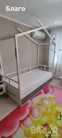 Детски легла с матраци! Едното е тип Монтесори!