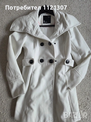 Красиво бяло палто 