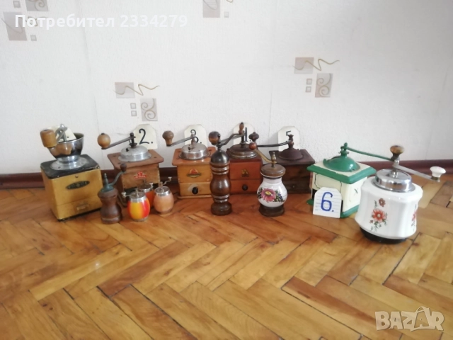 Срари ръчни мелачки за кафе и подправки, от различни години и държави. , снимка 3 - Антикварни и старинни предмети - 52128689