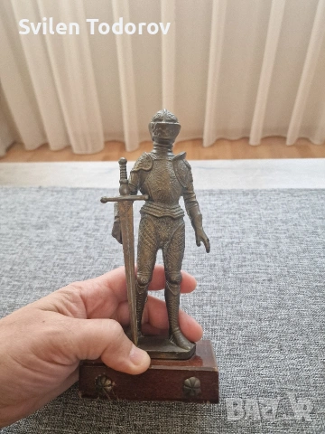 Статуетка на рицар