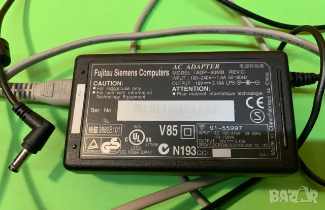 Адаптор 19V 3.16А  AC Adapter, снимка 1 - Кабели и адаптери - 47826134