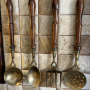 Кухненски прибори от дърво и месинг, снимка 1 - Антикварни и старинни предмети - 45073127