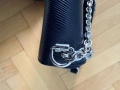 Чанта Louis Vuitton от черна епи кожа завъртане Twist MM, снимка 11
