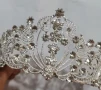 Висока сребриста корона тиара диадема с камъчета и листа дамска детска, снимка 1