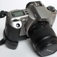 CANON EOS 3000N Kit (SLR) + Battery Grip, снимка 1 - Фотоапарати - 45399611