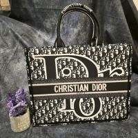 Дамски чанти Dior, снимка 5 - Чанти - 46071216