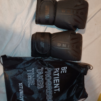 Продавам Чисто нови Боксови ръкавици , снимка 1 - Бокс - 44977133
