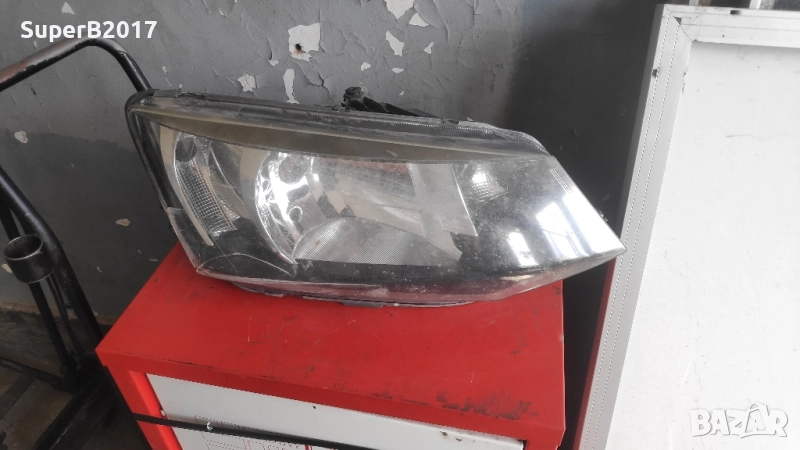Продавам - оригинален десен фар за Шкода Фабиа 3 със счупено стъкло, снимка 1