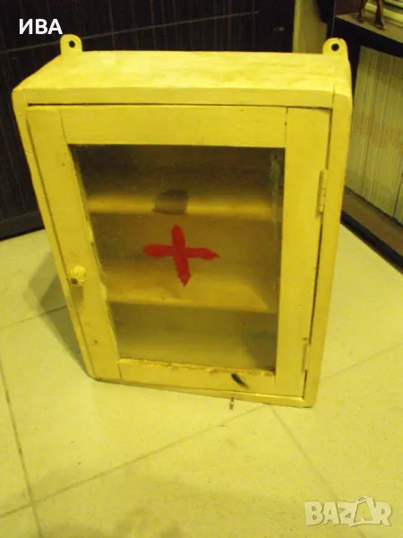 Шкафче за домашна аптечка,, снимка 1