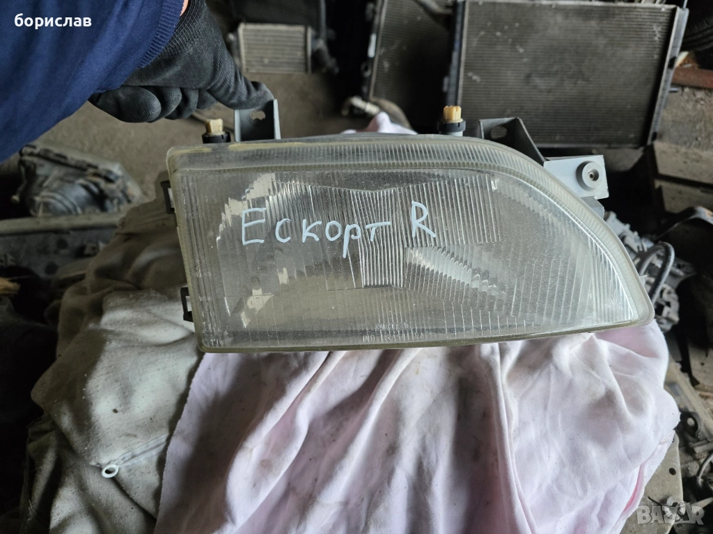 Десен фар за Форд ескорт , снимка 1