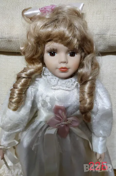 Порцеланова кукла , снимка 1