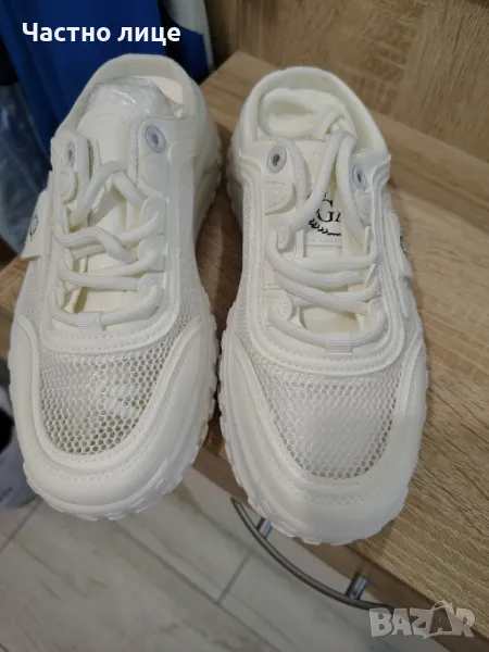 Продавам затворени бели чехли на платформа, снимка 1