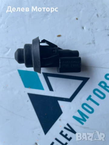 Бутон за затваряне на врати 7700427640B от Dacia Duster 2 1.3 TCe двигател H5H494, 4x4, 150 кс., снимка 2 - Части - 50681900