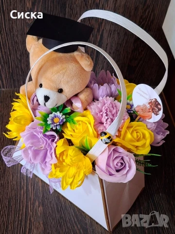 Чанта със сапунени цветя от пластичен сапун,плюшено мече за бъдещи абитуриенти/абсолвенти👩‍🎓, снимка 3 - Подаръци за жени - 50499108