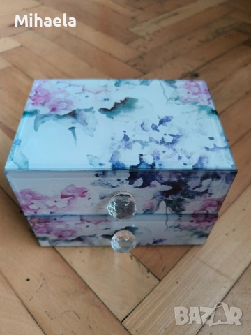 Луксозна кутия за бижута с кадифена вътрешност – 2 чекмеджета, флорален дизайн