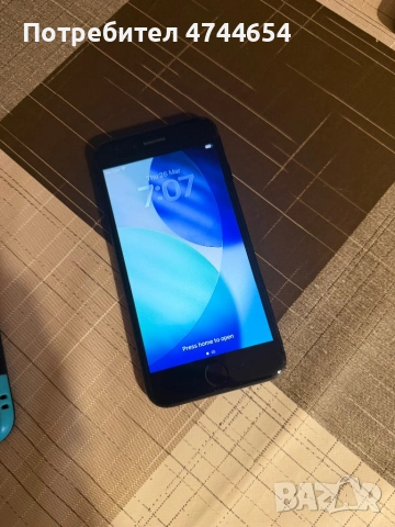 Продавам запазен Iphone SE 3 gen.