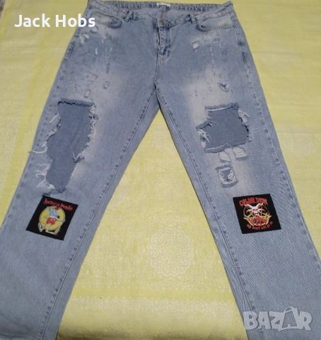 Дамски дънки /накъсани с нашивки 