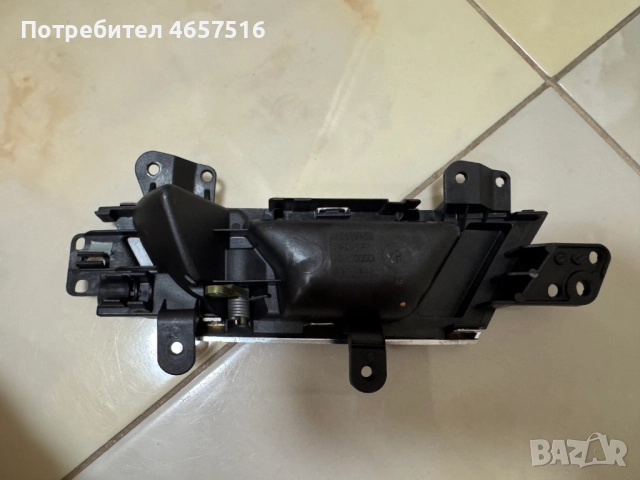 Вътрешна дръжка на задна лява врата с място за подсветка на Ауди Audi A6 4F само за 35лв. 4F0839020, снимка 2 - Части - 52516509