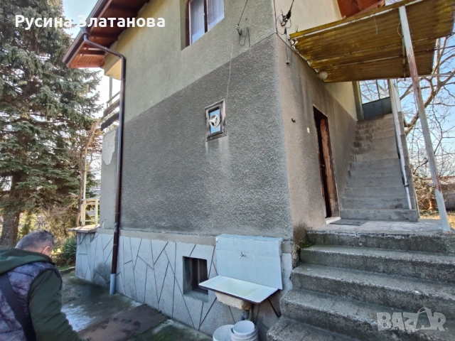 Продава триетажна масивна къща в с.Челопеч с голям двор и лице на две улици, снимка 13 - Къщи - 53959949