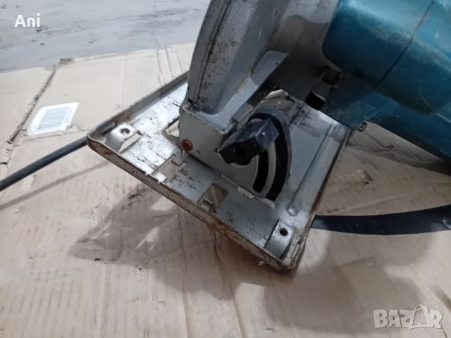 Ръчен циркуляр - Makita 110 V / 1300 W, снимка 3 - Други инструменти - 45782717