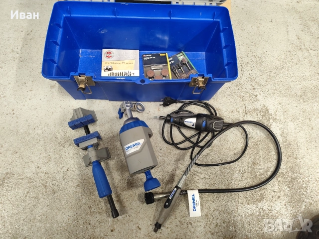 Комплект на мултишлайф DREMEL 300 с куфар и аксесоари