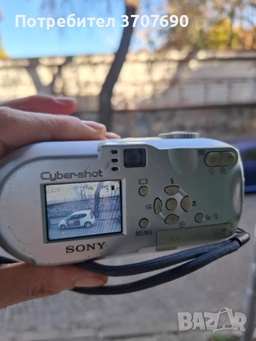 Компактен дигитален фотоапарат SONY CYBERSHOT P73, снимка 2 - Фотоапарати - 52314651