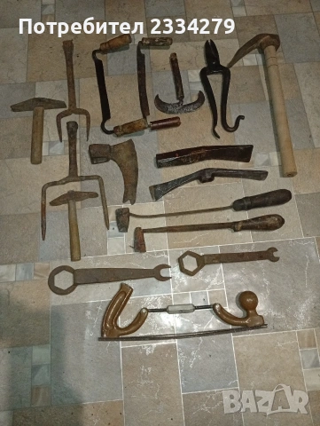 Стари занаятчийски инстументи, ръчно изработени през 19-20век.