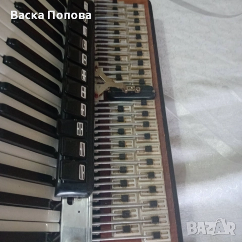 Акордеони Weltmeister Supita 2 бр..акустични,професионални,120 баса., снимка 4 - Акордеони - 52377603