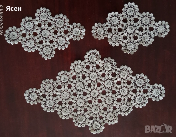 Ръчно плетени дантелени подложки.Трите за общо 4евро.