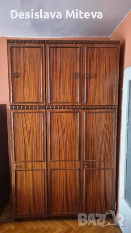 Трикрилен гардероб с надстройка