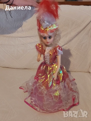 Продавам танцуваща кукла, снимка 3 - Кукли - 52158325