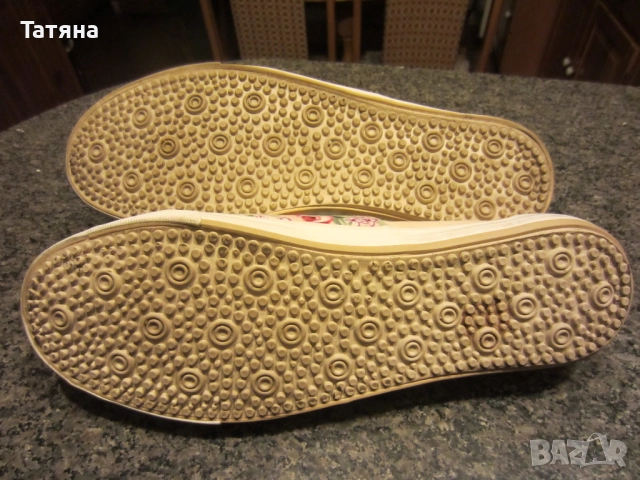 Обувки на цветя  и кецове, снимка 9 - Дамски ежедневни обувки - 30189992