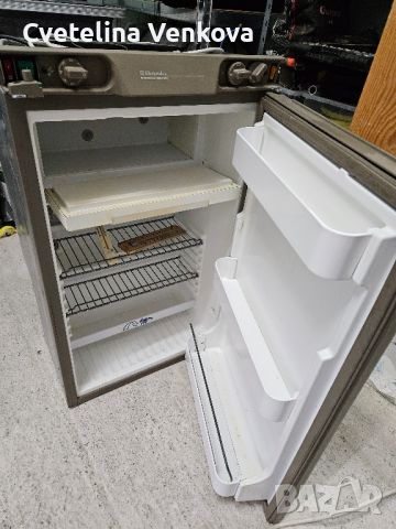Хладилник за кемпер 90L-газ,12V,220V, снимка 3 - Хладилници - 45992033