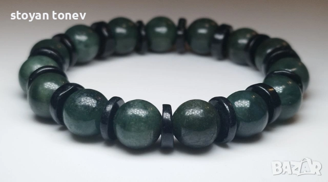 Унисекс гривна от средно зелен джейд с произход Бирма! Нова!